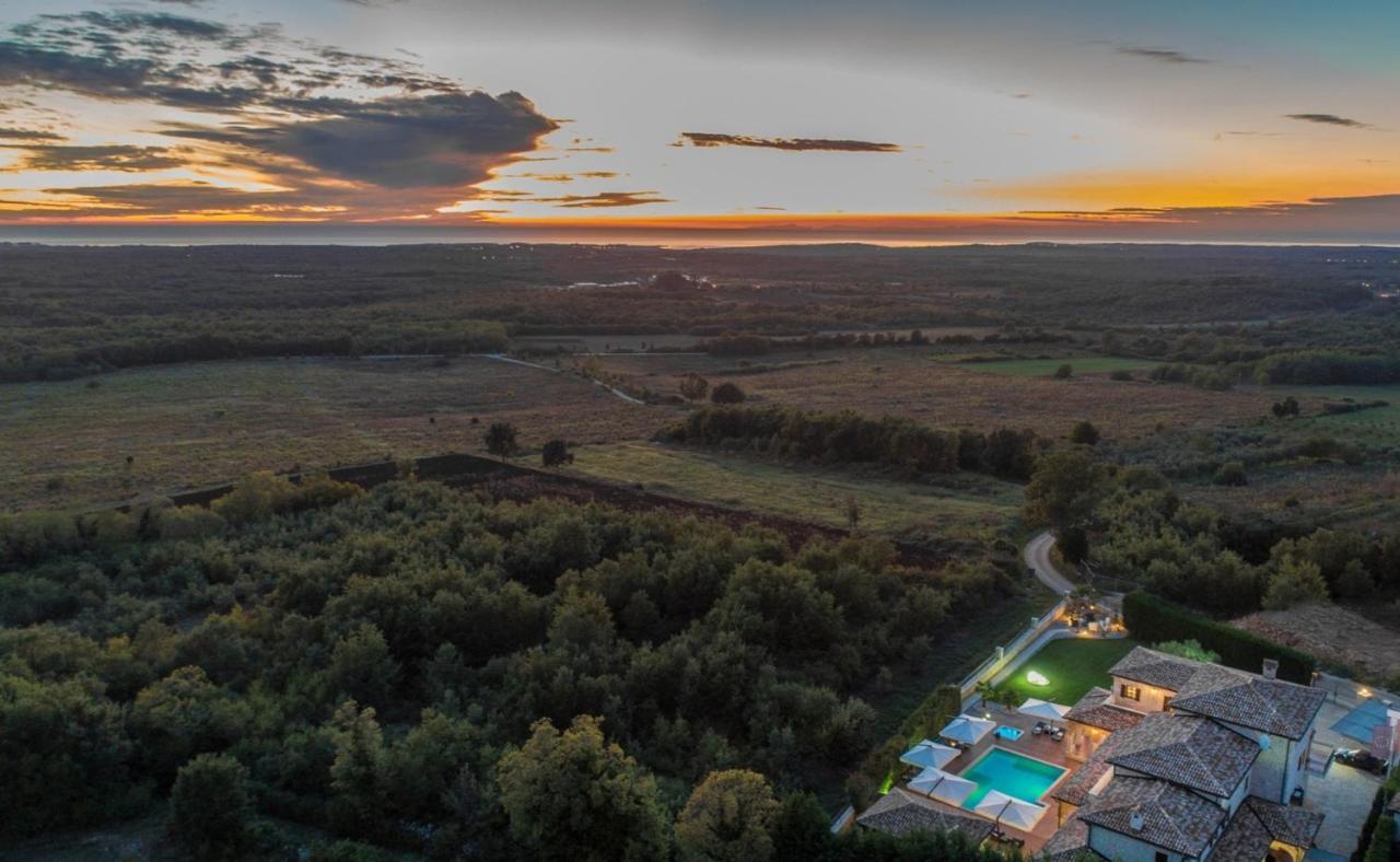 Villa Carolus-Luxurious Istrian Villa Барат Экстерьер фото