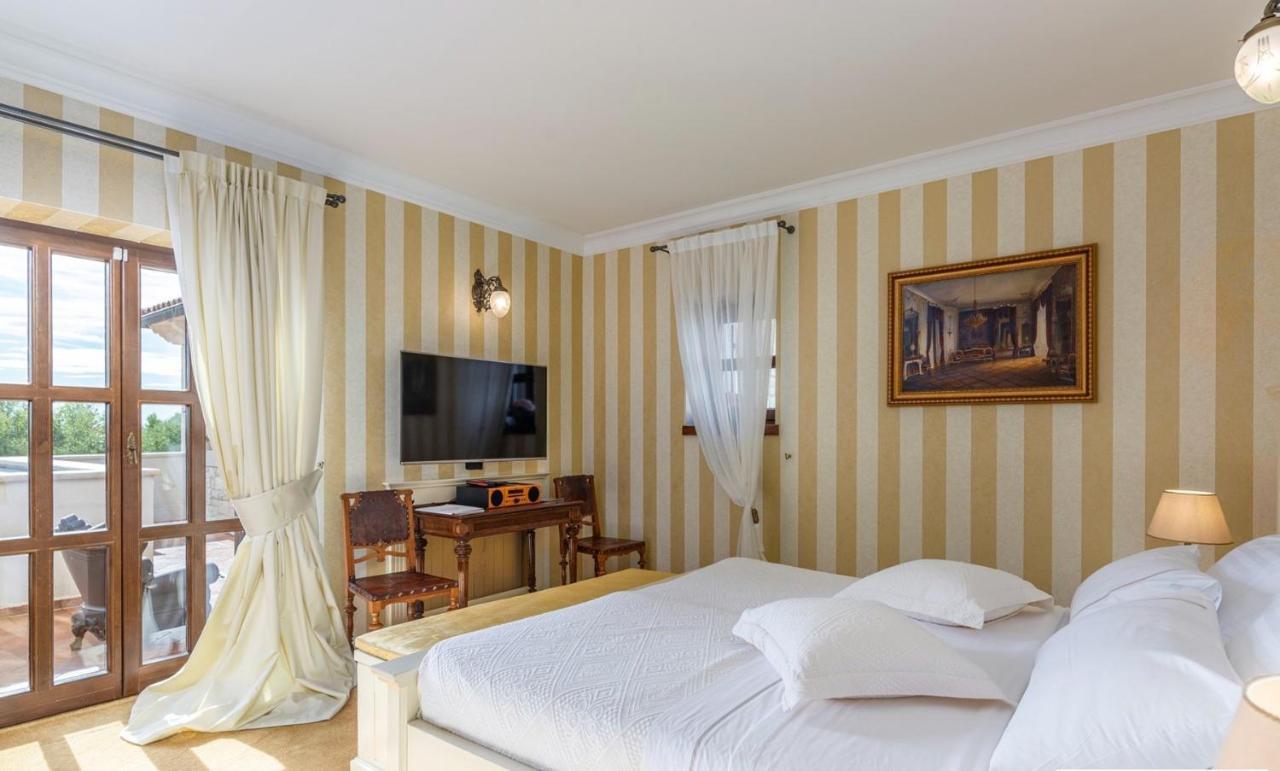 Villa Carolus-Luxurious Istrian Villa Барат Экстерьер фото